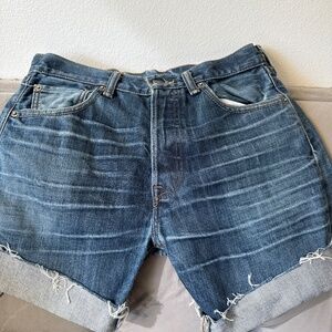Levi’s cut off denim shorts